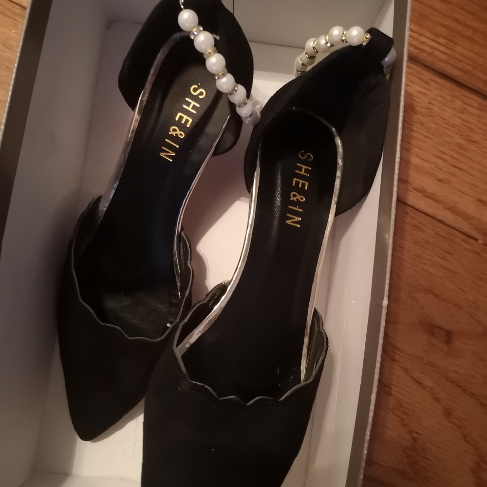 pearl decor heart pedant heels